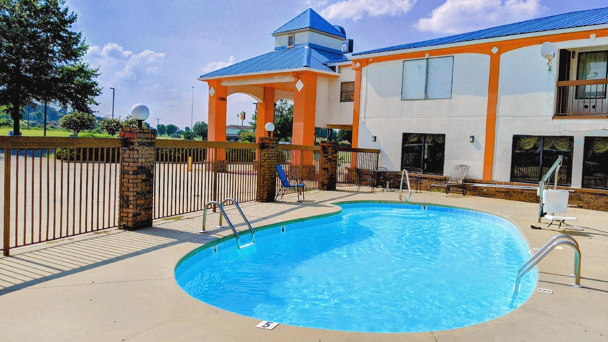 Quality & Decatur I-65 Hotel 2*