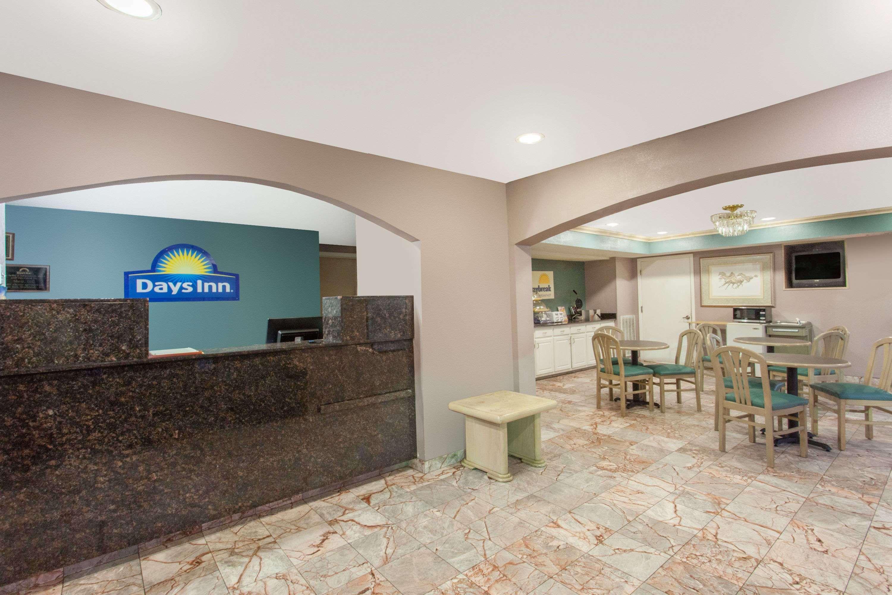 Quality & Decatur I-65 Hotel 2*